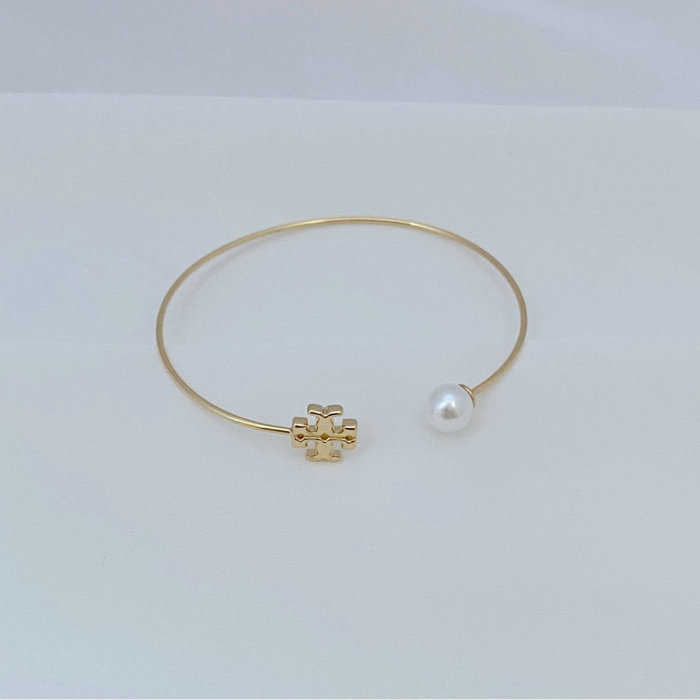 Tory Burch Elegant Gold Bracelet with Pearl Accent